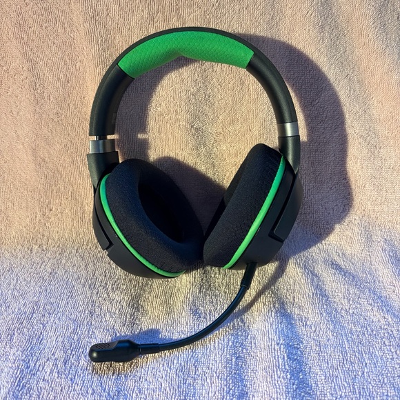Wireless Razer Headset with Mic - Picture 2 of 4